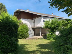 Grande maison  jardin  piscine  skateparc