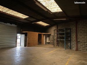 Hangar entrepot local de stockage à louer