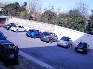 Places de Parking en extérieur et intérieur