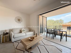 Appartement 45m2  centre Porto vecchio  deux pièces  4 couchages terasse 11m2+ garage ferm