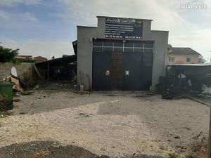 Boutique 80 m² VEAUCHE