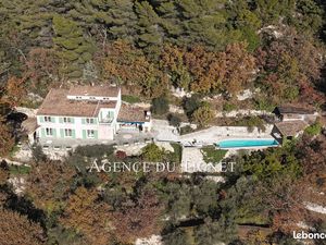 Maison 6 pièces 217 m²