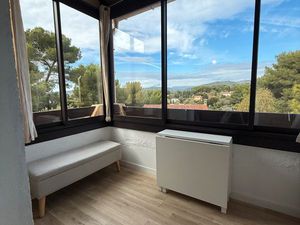 SANARY-SUR-MER – Beaucours – Studio mezzanine meublé + loggia + parking