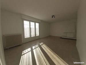 T4 idéalement situé à La Couronne