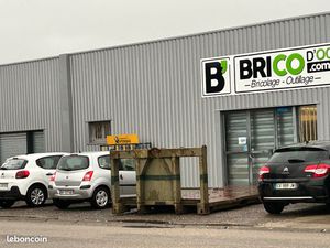 Vends Lezignan murs commerciaux