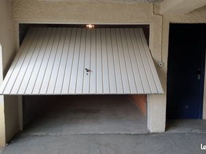 A louer Box fermé Centre Vile