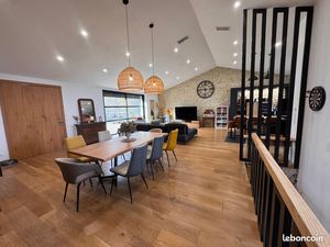 Domaine en pierre de 3 Hectares – 250 m² Rénovés –10 min Villefranche de lauragais / 40 mi