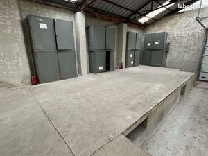 Entrepôt environs 300m2 centre ville