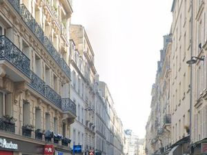 Boutique - a louer - rue de levis