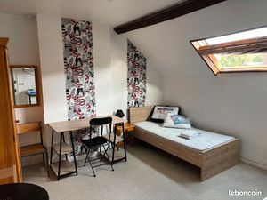 Studio tout équipé 15 9m2- 340 euros cc à 350m de la gare de Valenciennes