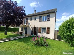Maison individuelle avec jardin et garage