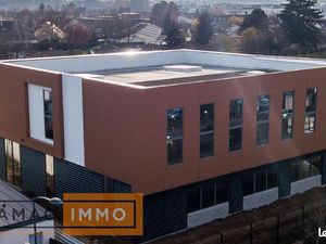 Local d'activité 1 273 m²