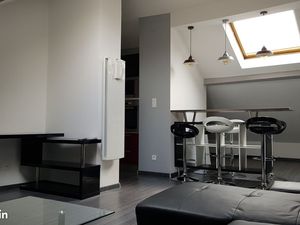 Loue appartement meublé grand espace sous les combles