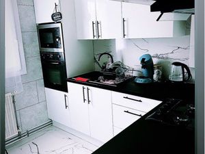 Beau T3 rénové 2021  résidence sécurisée avec garage et place de parking – Charleville