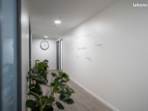 Espace de travail disponible dans un cadre professionnel