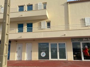 Local zone plage - 32 m2 - secteur agréable