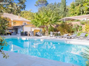 Maison 5 pièces 201 m²