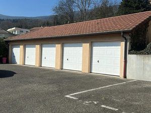 Garage à louer – 16m² à Péron  sécurisé et facile d’accès