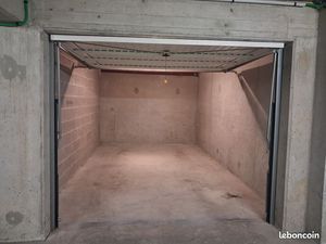 Garage fermé en sous-sol sécurisé