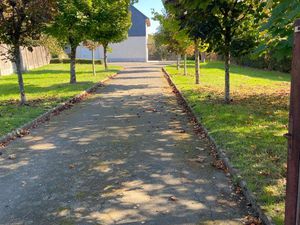 Agréable maison 6 pièces de 97 m2 grenier aménageable Sur beau terrain paysager de 4720 m2