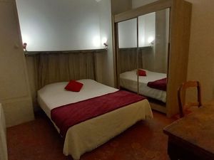 Loue au mois T 2 / 3 meublé en rez de jardin avec parking privé dans belle bastide Aix Sid