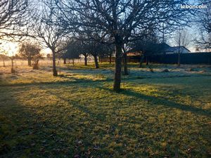 Terrain à bâtir avec dépendances