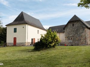 Maison béarnaise + dépendances et parc arboré