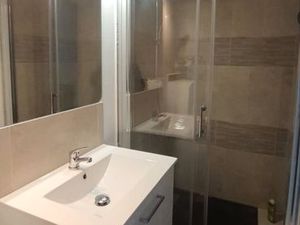 Location studio 700 charges comprises