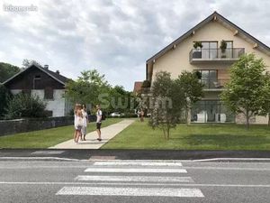 Local 91 m² Arenthon