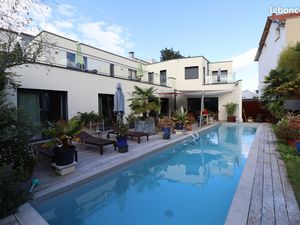 Maison 7 pièces 275 m²