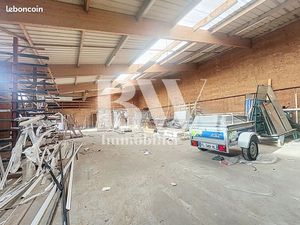 Local 570 m² SAINT RENAN