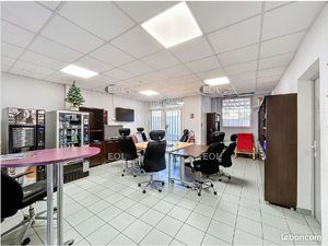 Local bureaux 775 m²
