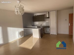 Appartement 2 pièces de 51 m² vue sur Seine avec place de parking  immeuble 2005