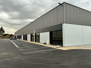 Local commercial 1000 m² LE THILLAY