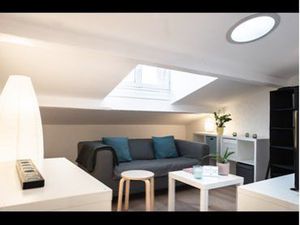 Studio mansardé meublé et équipé Métro Compans Caffarelli