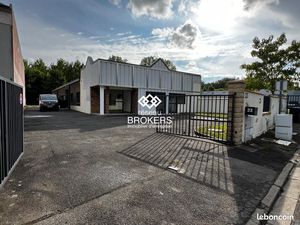 Local 400 m² Crécy-la-Chapelle