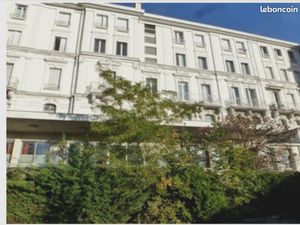 Grand studio lumineux au centre ville