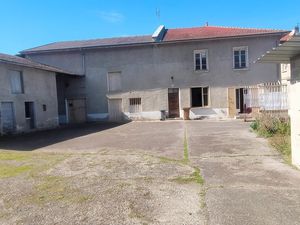 Corps de ferme pour artisan  maçon  promoteur  marchand de biens