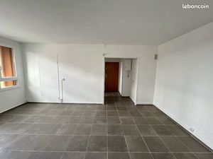 À VENDRE - Appartement F4 71m2 refait à neuf. (Entre particuliers)