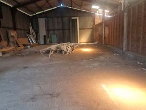 Local 230 m2 ( entrepôt)