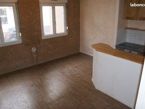 Calais hyper centre studio meublé 27m² libre fin janvier