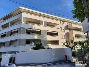 T2 avec véranda  jardin et double garage