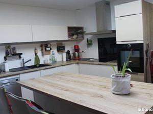 Rare  maison type mancelle avec 3 chambres  garage  jardin  dans un quartier au calme  à 1