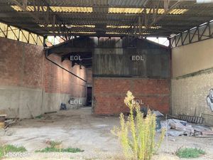 Local industriel 590 m²