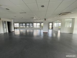 Bureau 200 m²