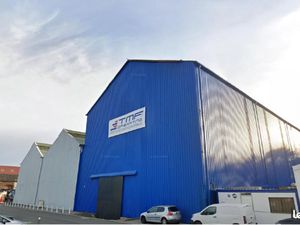 Local industriel 3 000 m²