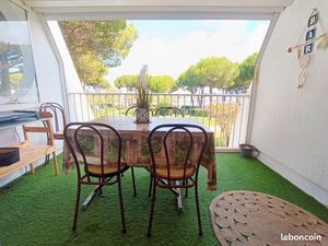 Grand studio avec vue à port camargue