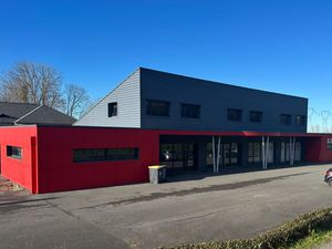 À vendre local + dépôt avec forte visibilité