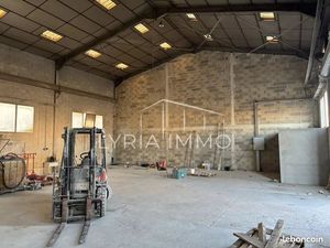 Local 220 m² Puget-sur-Argens