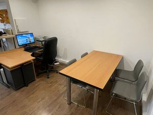 Bureau à louer - 9 m² - Charges comprises